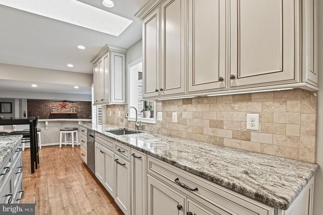 5200 HONEYSUCKLE CT, Centreville, VA 20120