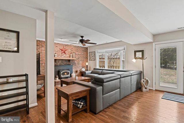 5200 HONEYSUCKLE CT, Centreville, VA 20120