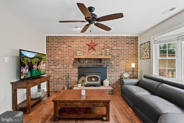 5200 HONEYSUCKLE CT, Centreville, VA 20120