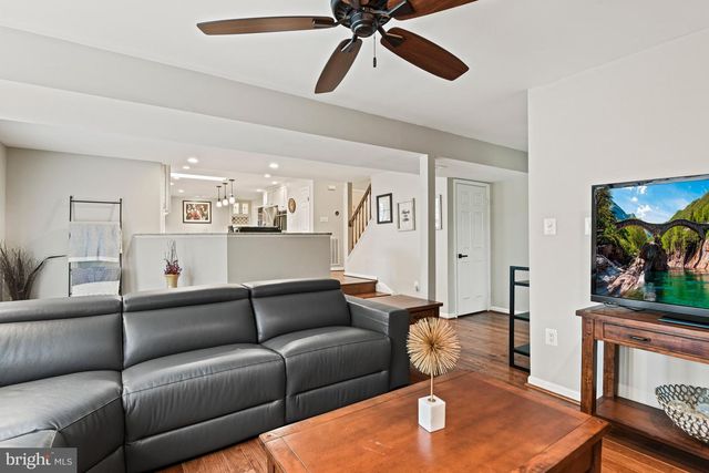 5200 HONEYSUCKLE CT, Centreville, VA 20120