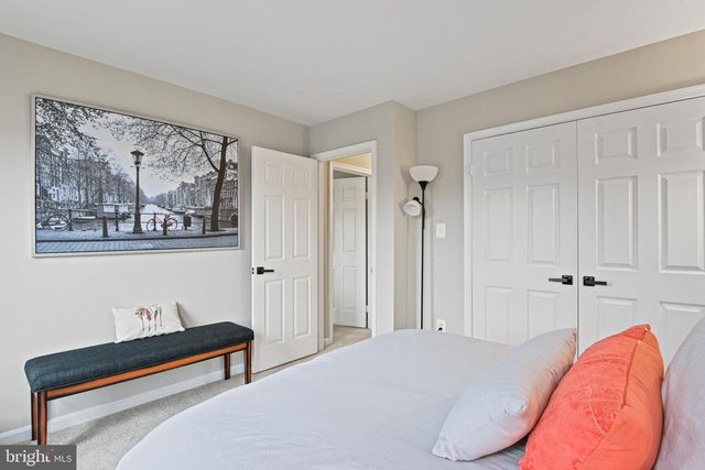 5200 HONEYSUCKLE CT, Centreville, VA 20120