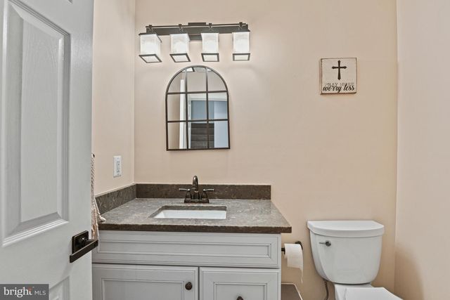 5200 HONEYSUCKLE CT, Centreville, VA 20120