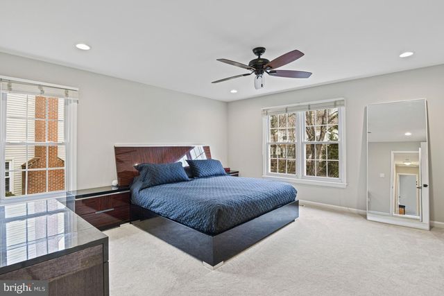 5200 HONEYSUCKLE CT, Centreville, VA 20120