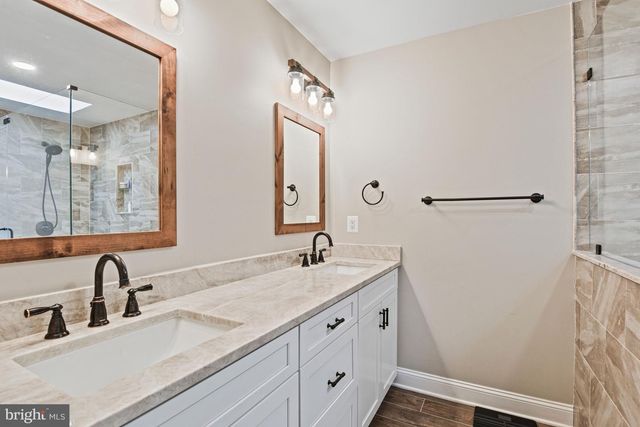 5200 HONEYSUCKLE CT, Centreville, VA 20120