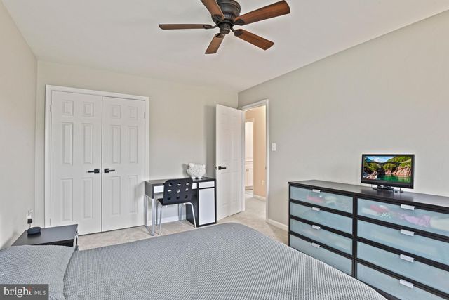 5200 HONEYSUCKLE CT, Centreville, VA 20120