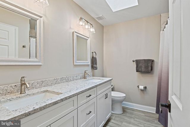 5200 HONEYSUCKLE CT, Centreville, VA 20120