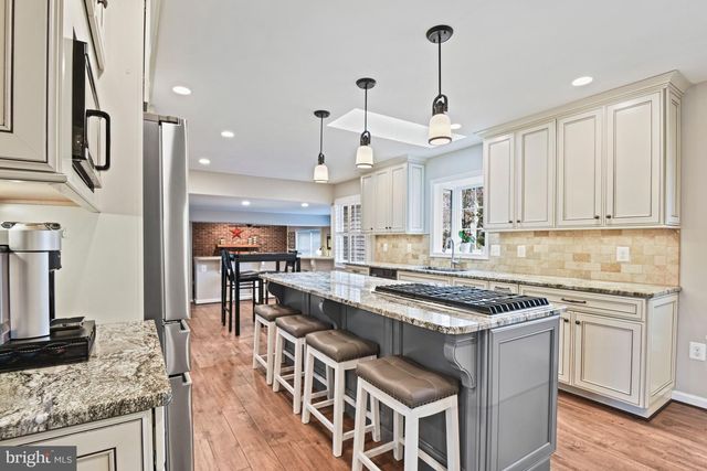 5200 HONEYSUCKLE CT, Centreville, VA 20120