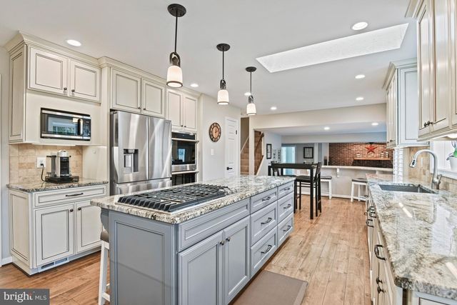 5200 HONEYSUCKLE CT, Centreville, VA 20120