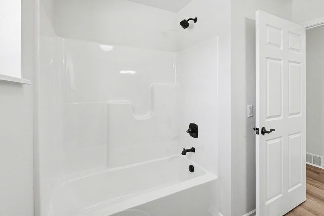 321 E 8th Street S, Newton, IA 50208