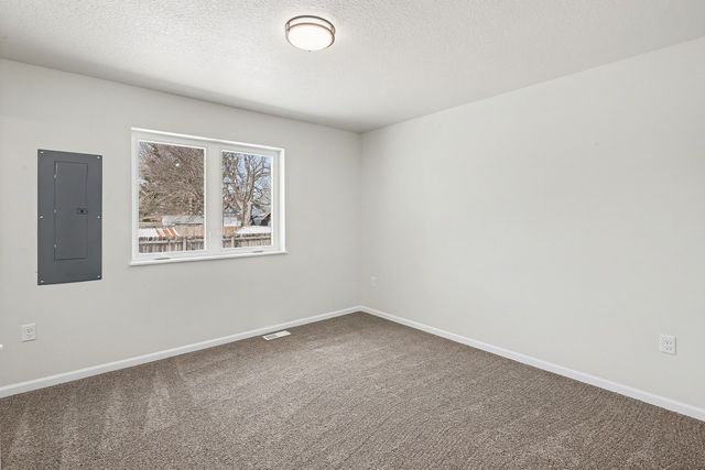 321 E 8th Street S, Newton, IA 50208