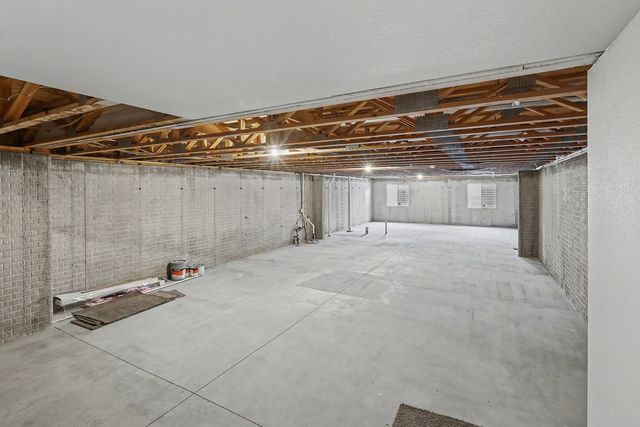 321 E 8th Street S, Newton, IA 50208