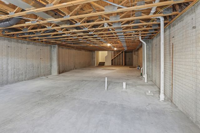 321 E 8th Street S, Newton, IA 50208