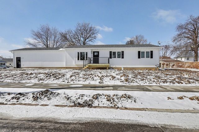 321 E 8th Street S, Newton, IA 50208