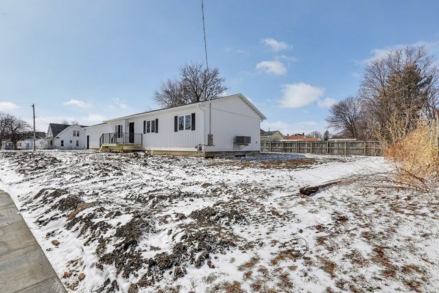 321 E 8th Street S, Newton, IA 50208