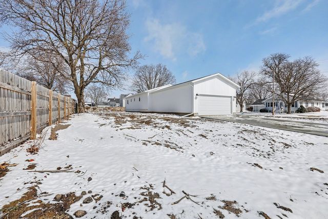 321 E 8th Street S, Newton, IA 50208