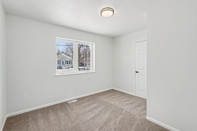 321 E 8th Street S, Newton, IA 50208