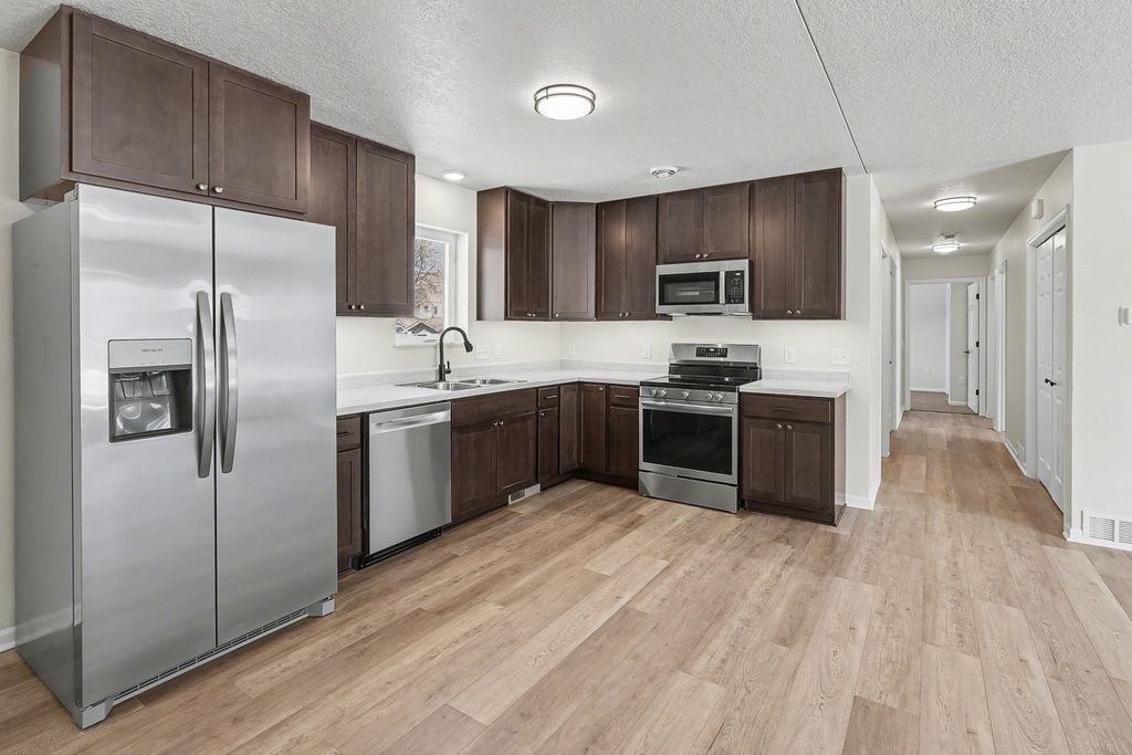 321 E 8th Street S, Newton, IA 50208