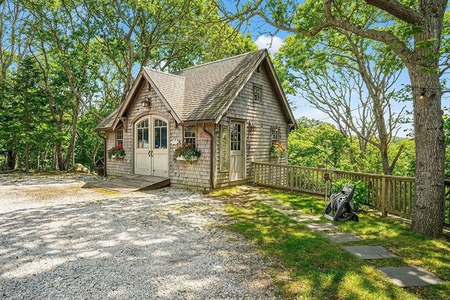 4 Noman's Watch Road, Aquinnah, MA 02535