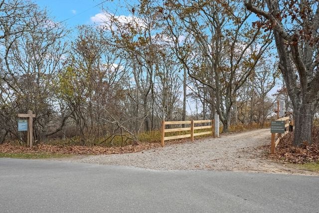 4 Noman's Watch Road, Aquinnah, MA 02535