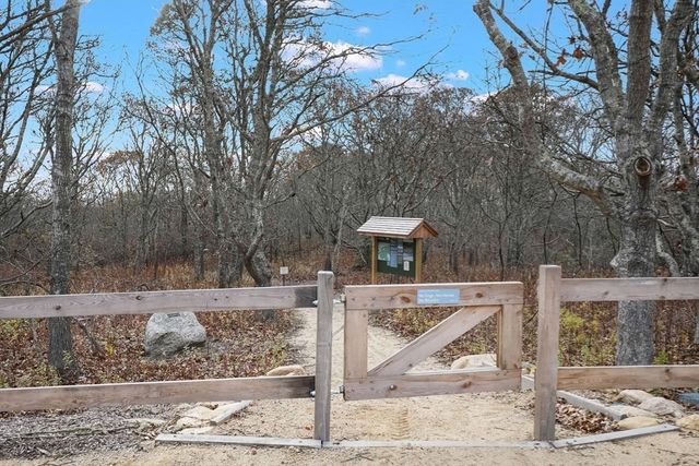 4 Noman's Watch Road, Aquinnah, MA 02535