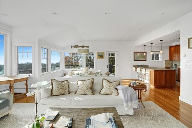 4 Noman's Watch Road, Aquinnah, MA 02535