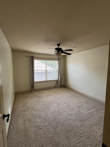 2606 STRATFORD CHASE CIR, Columbia, MO 65201