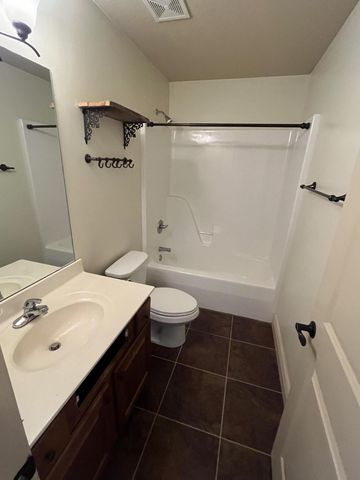 2606 STRATFORD CHASE CIR, Columbia, MO 65201