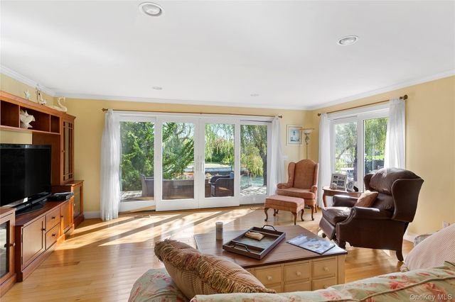 23 Whiting Road, East Quogue, NY 11942