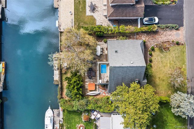 23 Whiting Road, East Quogue, NY 11942