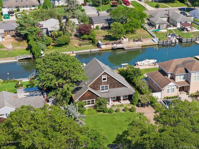 23 Whiting Road, East Quogue, NY 11942