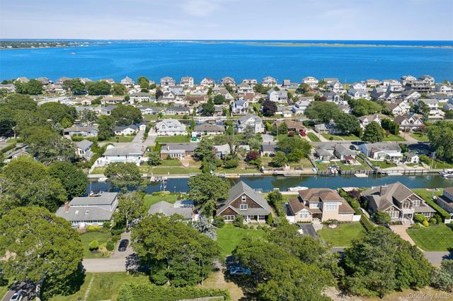 23 Whiting Road, East Quogue, NY 11942
