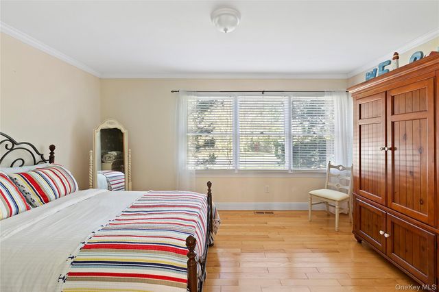 23 Whiting Road, East Quogue, NY 11942