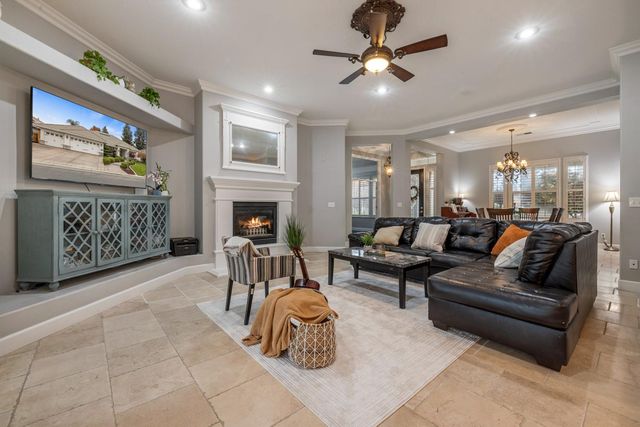 2067 Robin Hood Ln, Merced, CA 95340