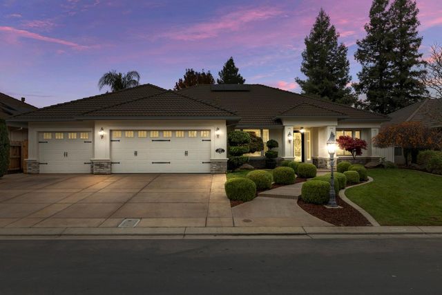 2067 Robin Hood Ln, Merced, CA 95340