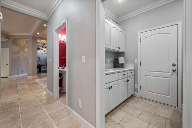 2067 Robin Hood Ln, Merced, CA 95340