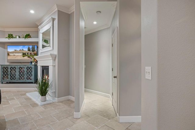 2067 Robin Hood Ln, Merced, CA 95340