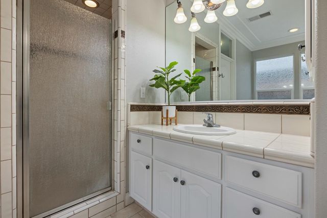 2067 Robin Hood Ln, Merced, CA 95340