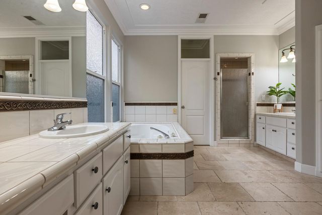 2067 Robin Hood Ln, Merced, CA 95340