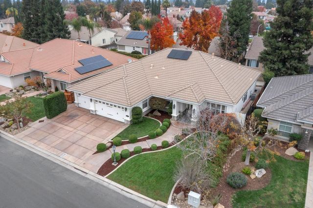 2067 Robin Hood Ln, Merced, CA 95340