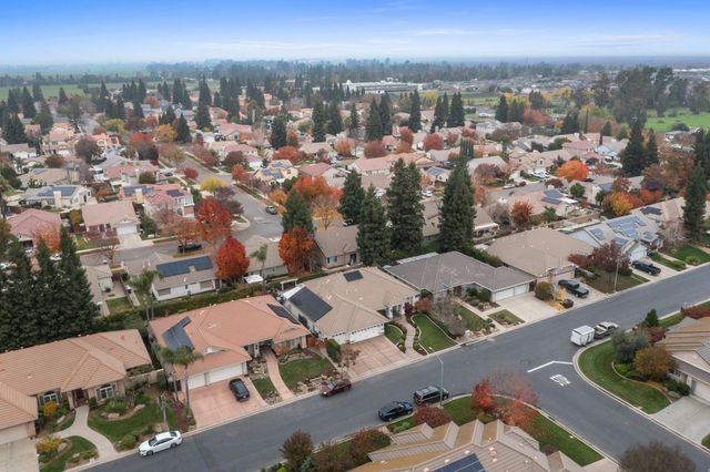 2067 Robin Hood Ln, Merced, CA 95340