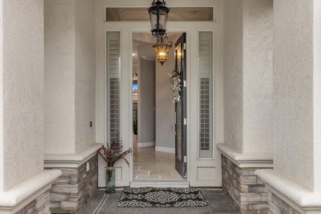 2067 Robin Hood Ln, Merced, CA 95340