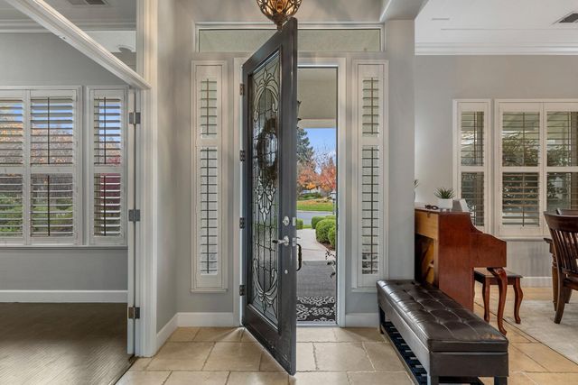 2067 Robin Hood Ln, Merced, CA 95340