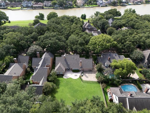 1422 Oyster Point Drive, Sugar Land, TX 77478