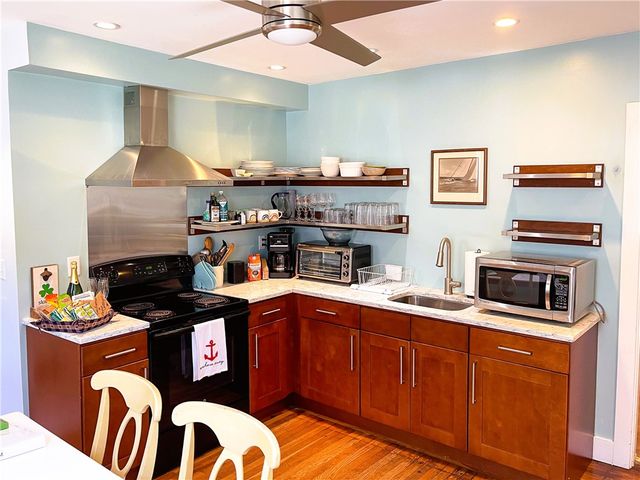 6 Pope Street, Newport, RI 02840