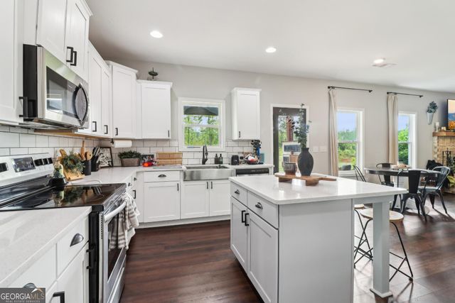 2172 Smokey Road, Newnan, GA 30263