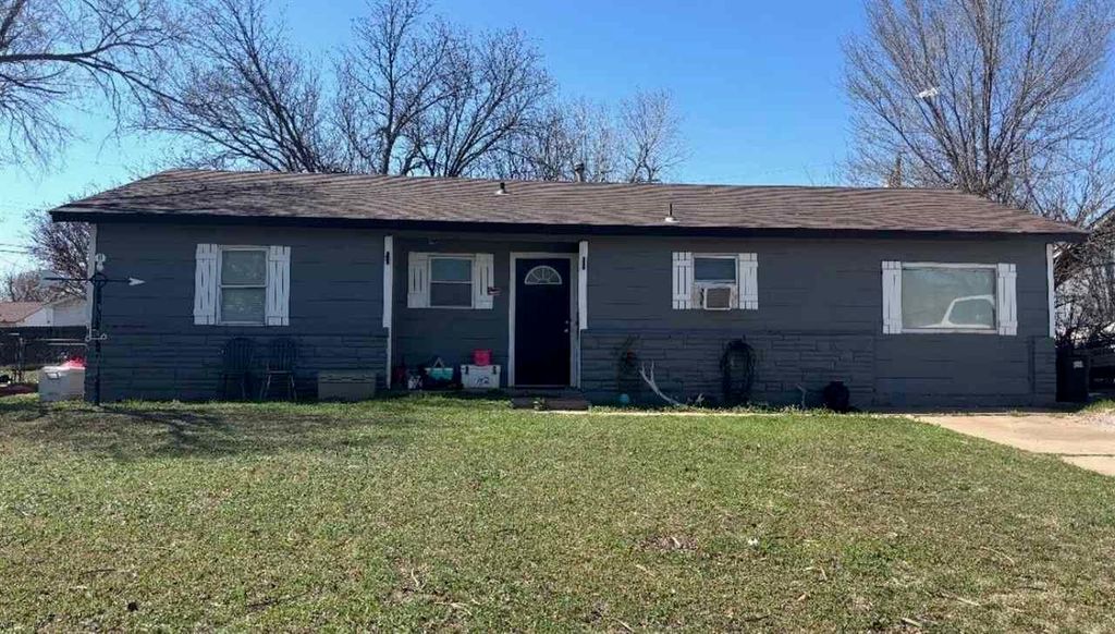 107 Oak St, Elgin, OK 73538