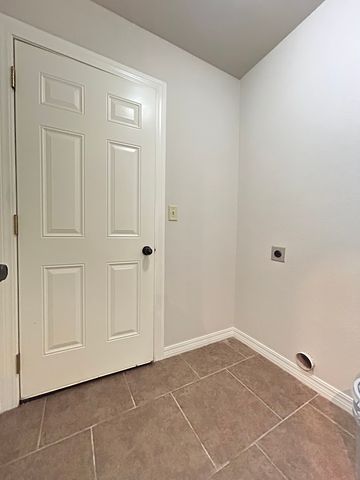 2632 N Barcelona Avenue, Fayetteville, AR 72703