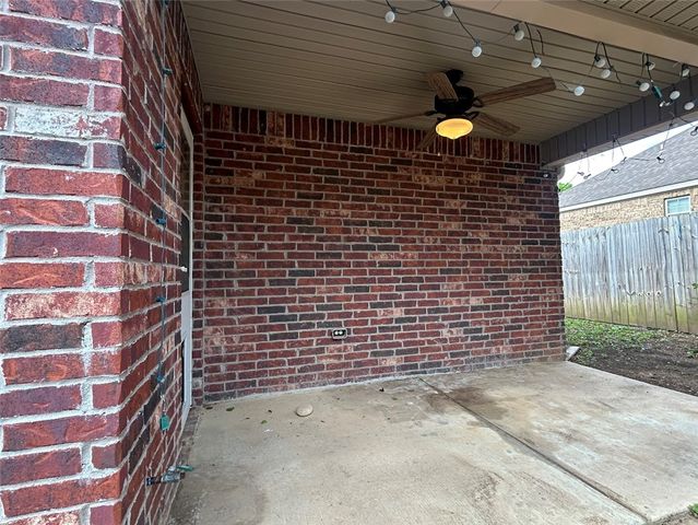 2632 N Barcelona Avenue, Fayetteville, AR 72703