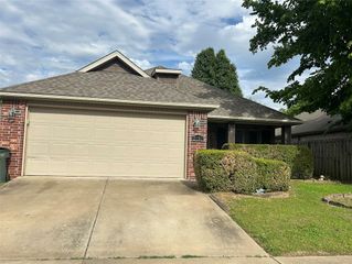 2632 N Barcelona Avenue, Fayetteville, AR 72703