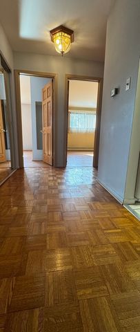 8901 N Western Avenue 211, Des Plaines, IL 60016